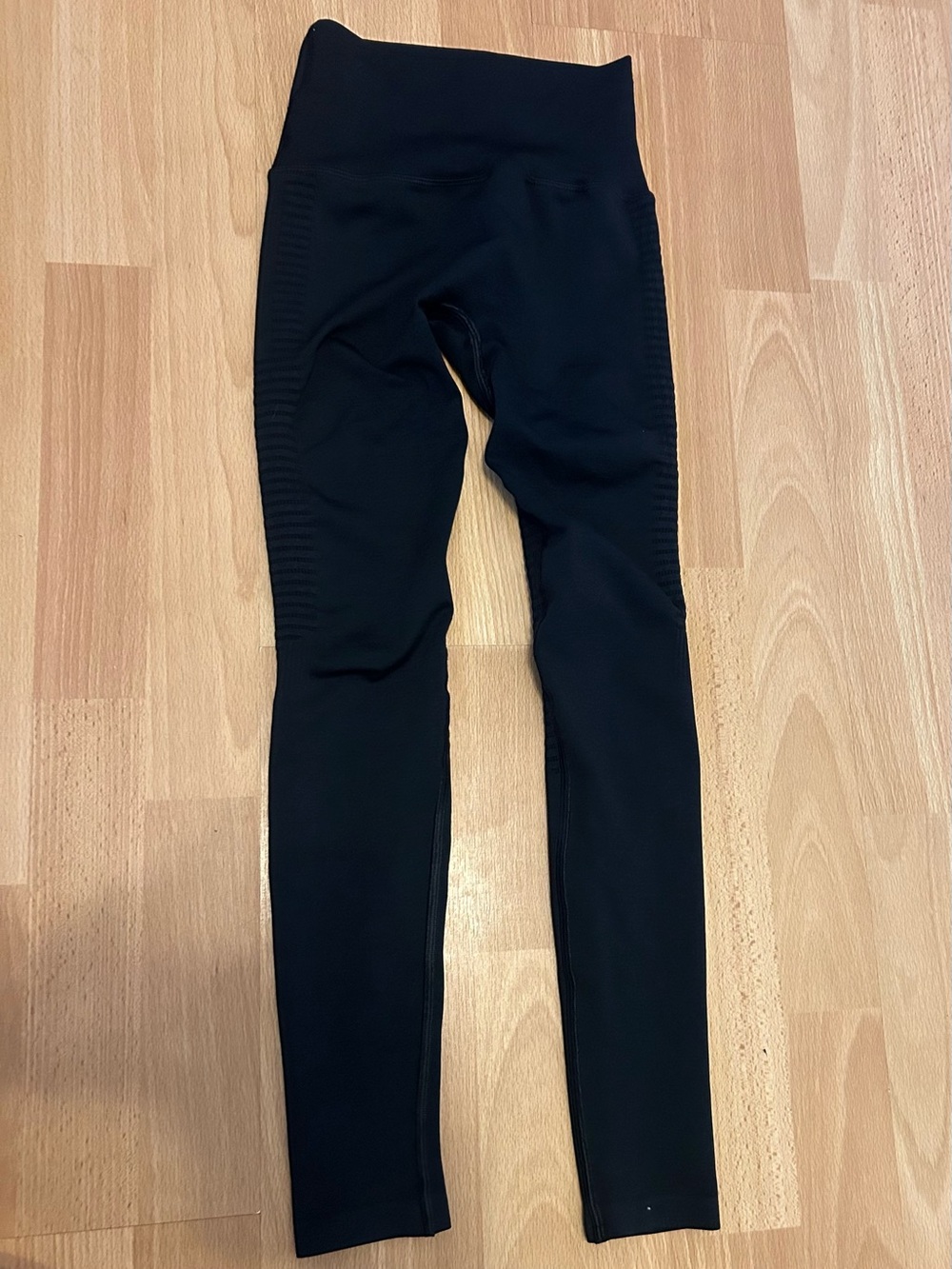 Alphalete Surface Keyhole Seamless Leggings